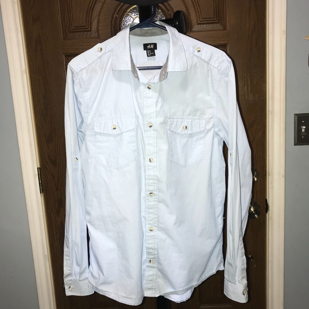 H&M bottom down light blue men shirt Sz. Medium