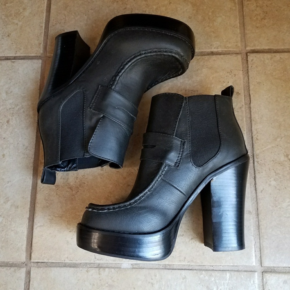 🦋Deena & Ozzy Ankle Boots 6🦋