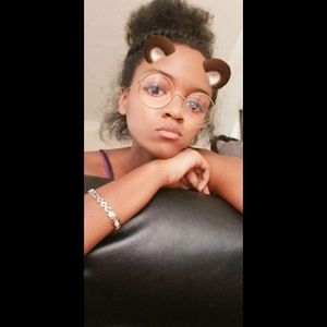 Meet your Posher, Amber