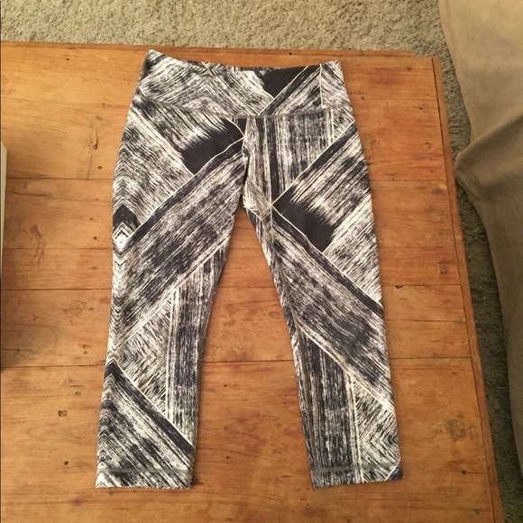 Lululemon Wonder Under Crop II - Picture 1 of 4