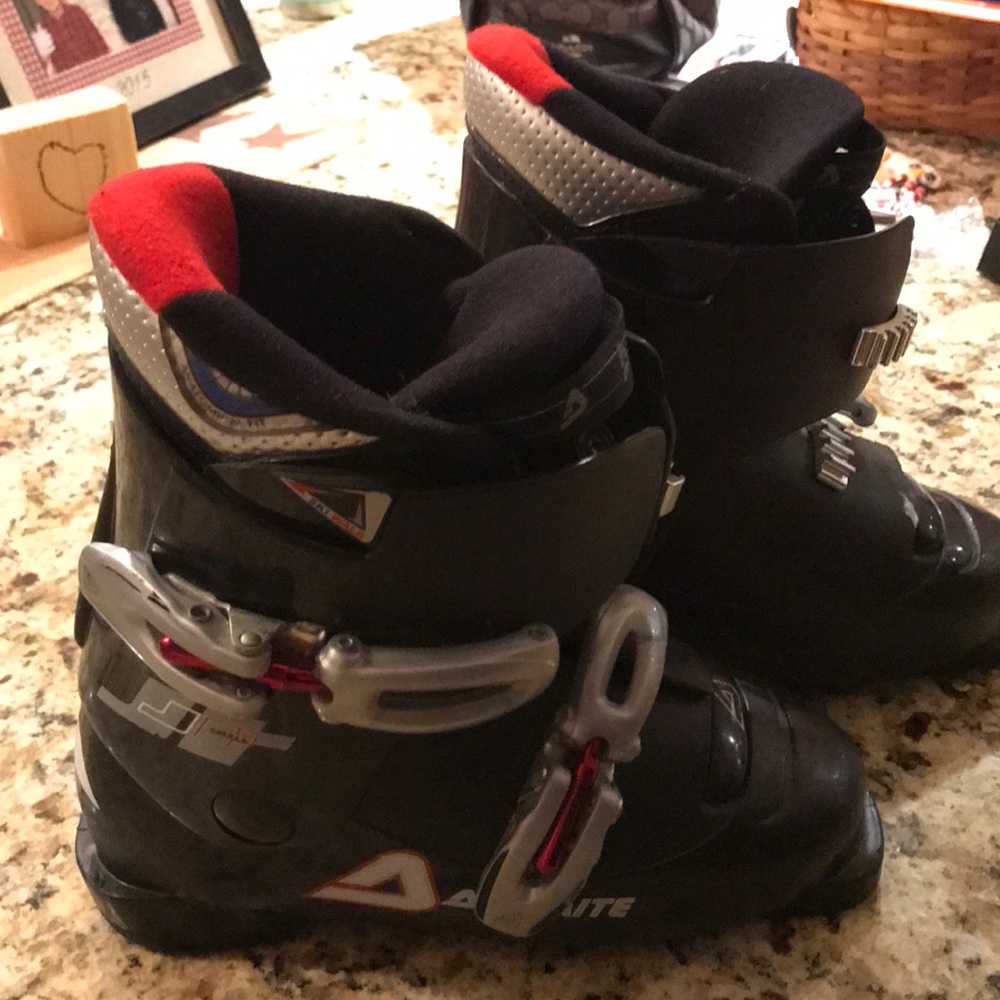 Solomite child’s ski boot, size 220
