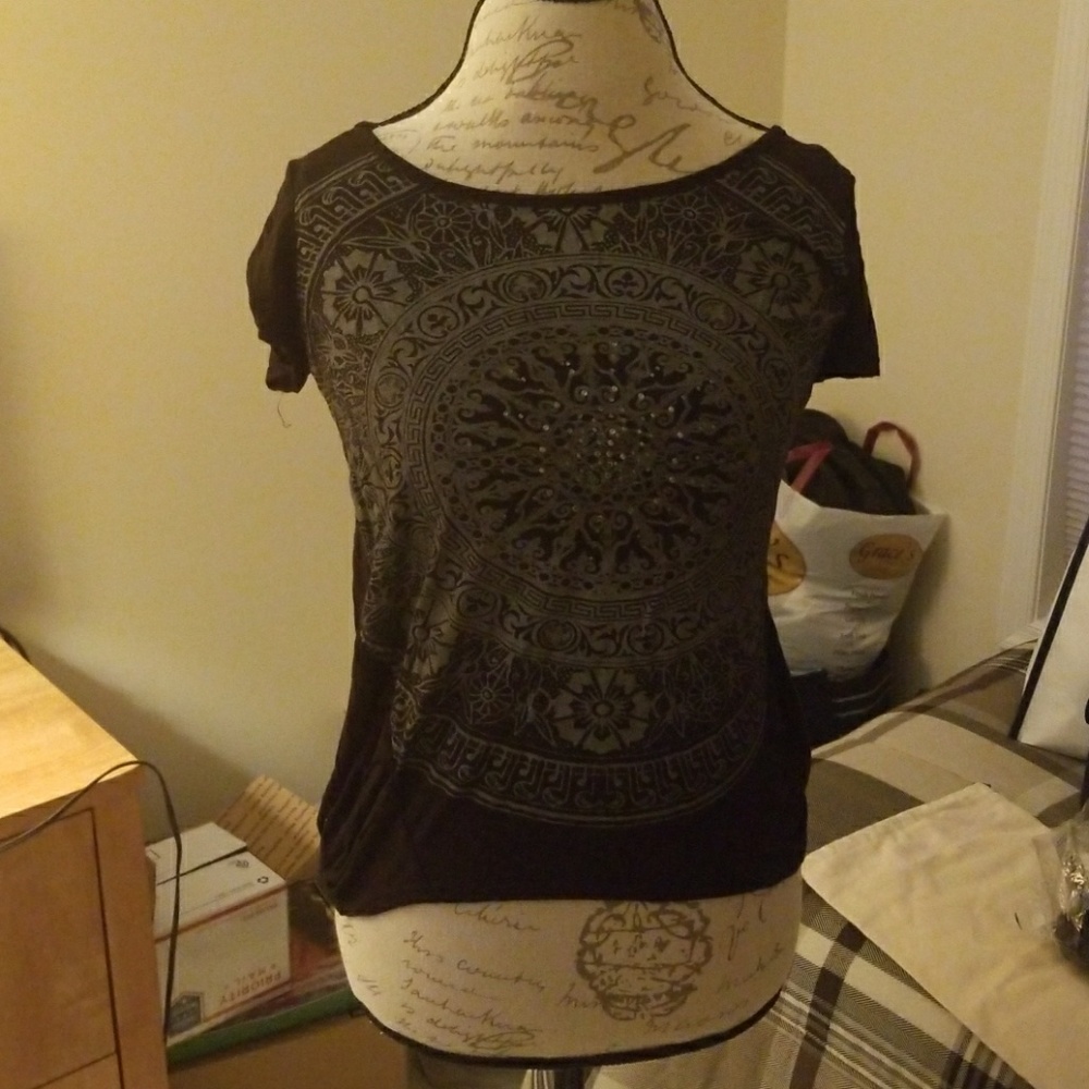Robin K Stretch black design tee