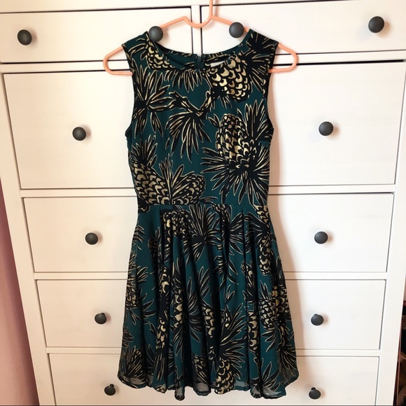 Maison Jules Dresses & Skirts - Maison Jules Pineapple sleeveless tea dress