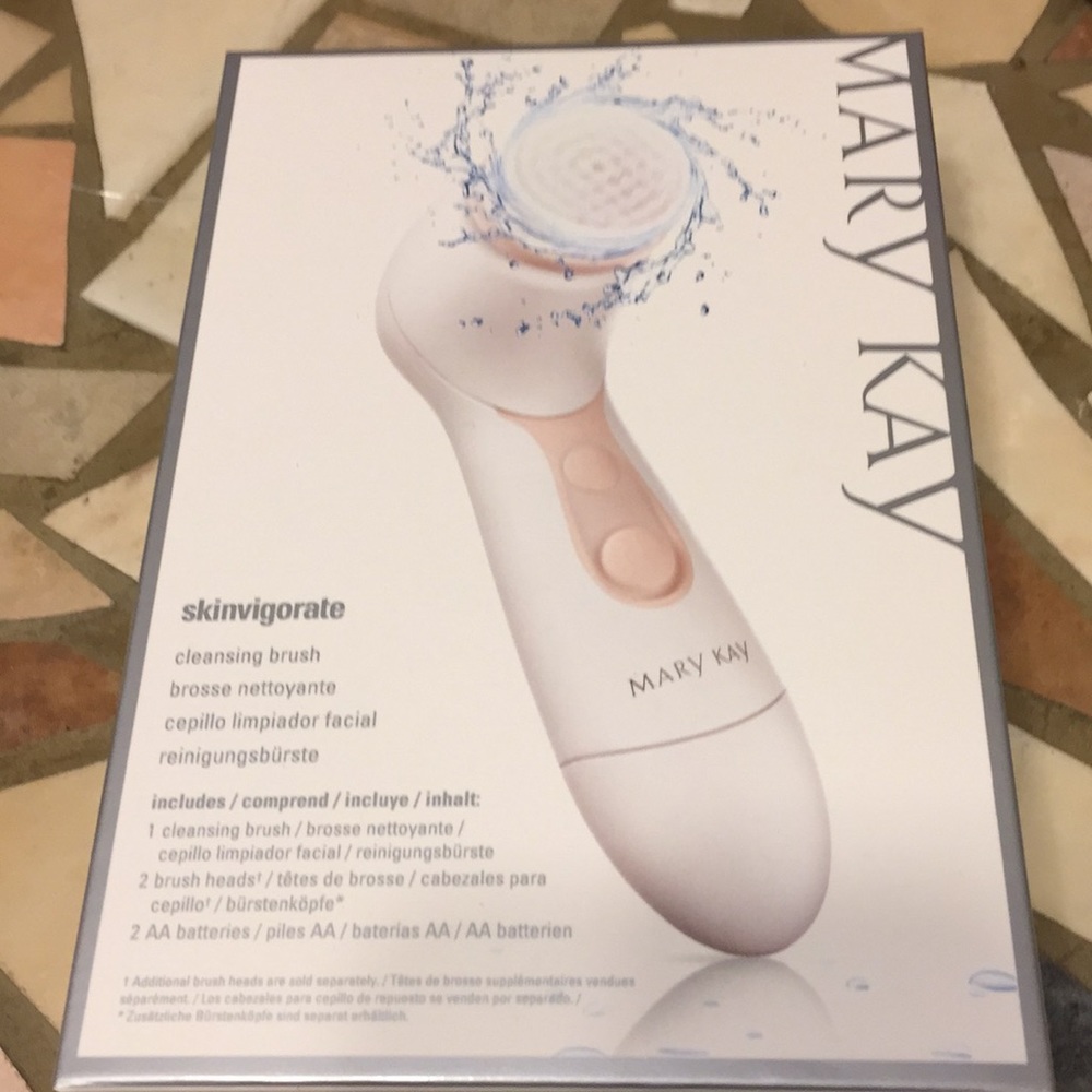 Cleansing brush