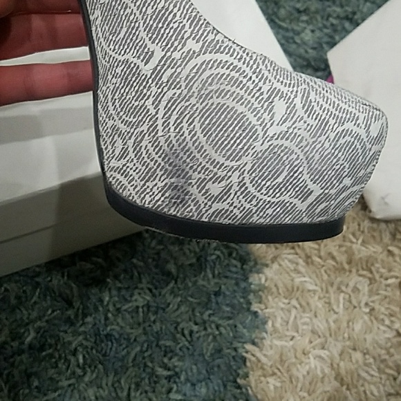 SOLD YSL Tribtoo grey & white leather suede sz 39 - Picture 7 of 8