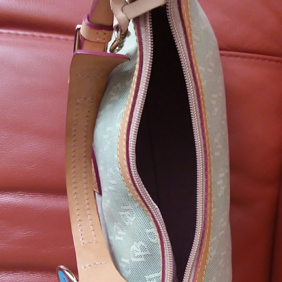 Final Sale  Satchel Signature Dooney & Bourke - Picture 5 of 9