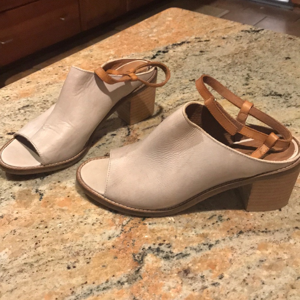 Open toed 2-1/2” heel leather shoes