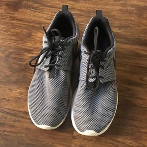Grey Nike roshe