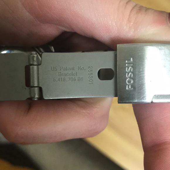 gold and silver fossil watch - Picture 3 of 3