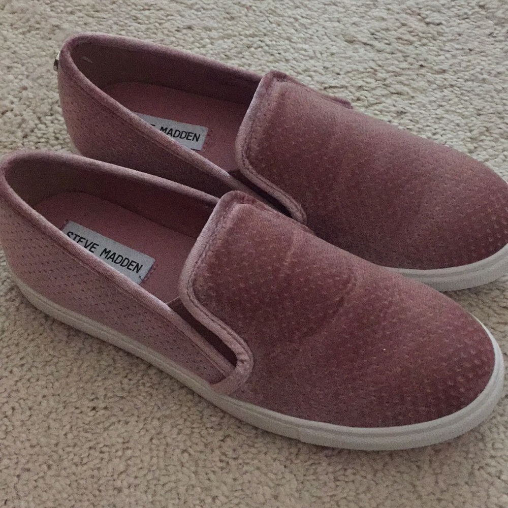 Steve Madden Velvet slip on sneakers