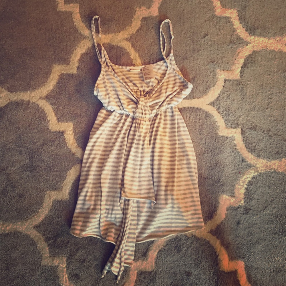 No Boundaries gray/white striped top
