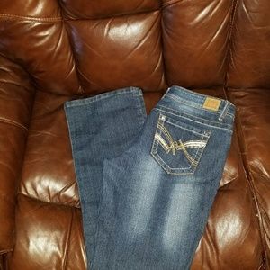 Gently used L.e.i. Ashley Lowrise Boot Jeans