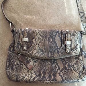 B Makowaky 100% Leather Crossbody