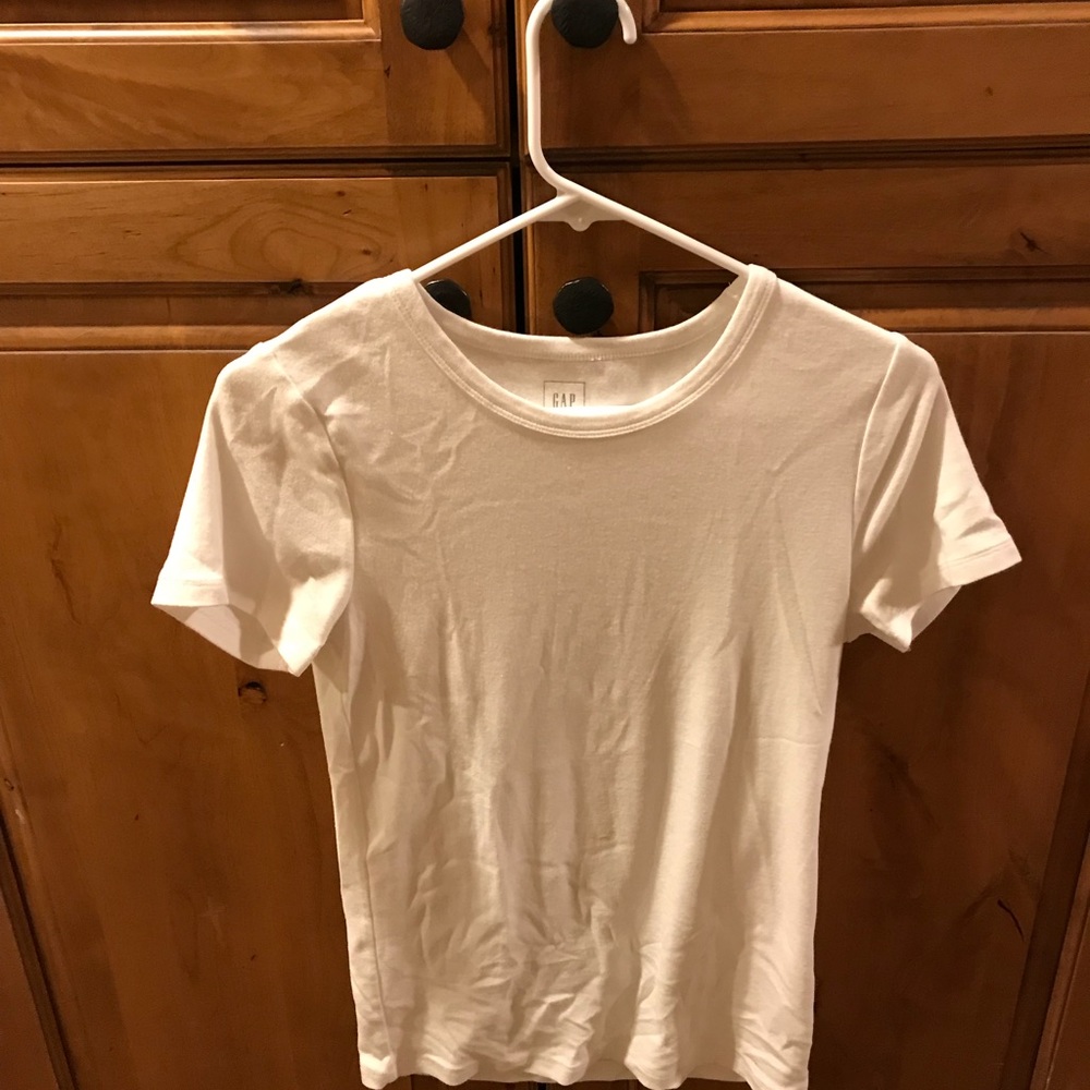 Three used gap soft tee shirts