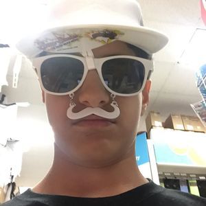 Meet your Posher, Anas