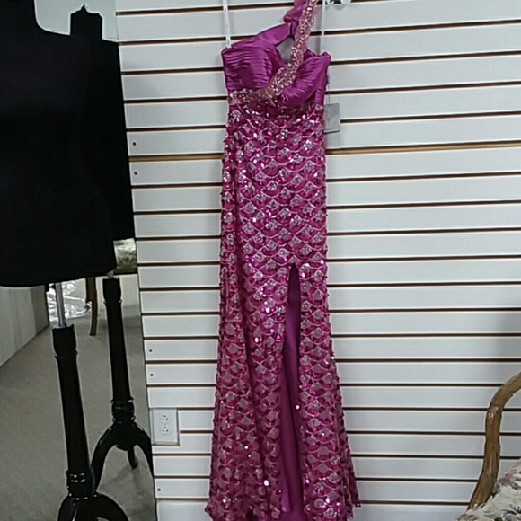 HOT PINK color Riva Designs Prom - Picture 3 of 5