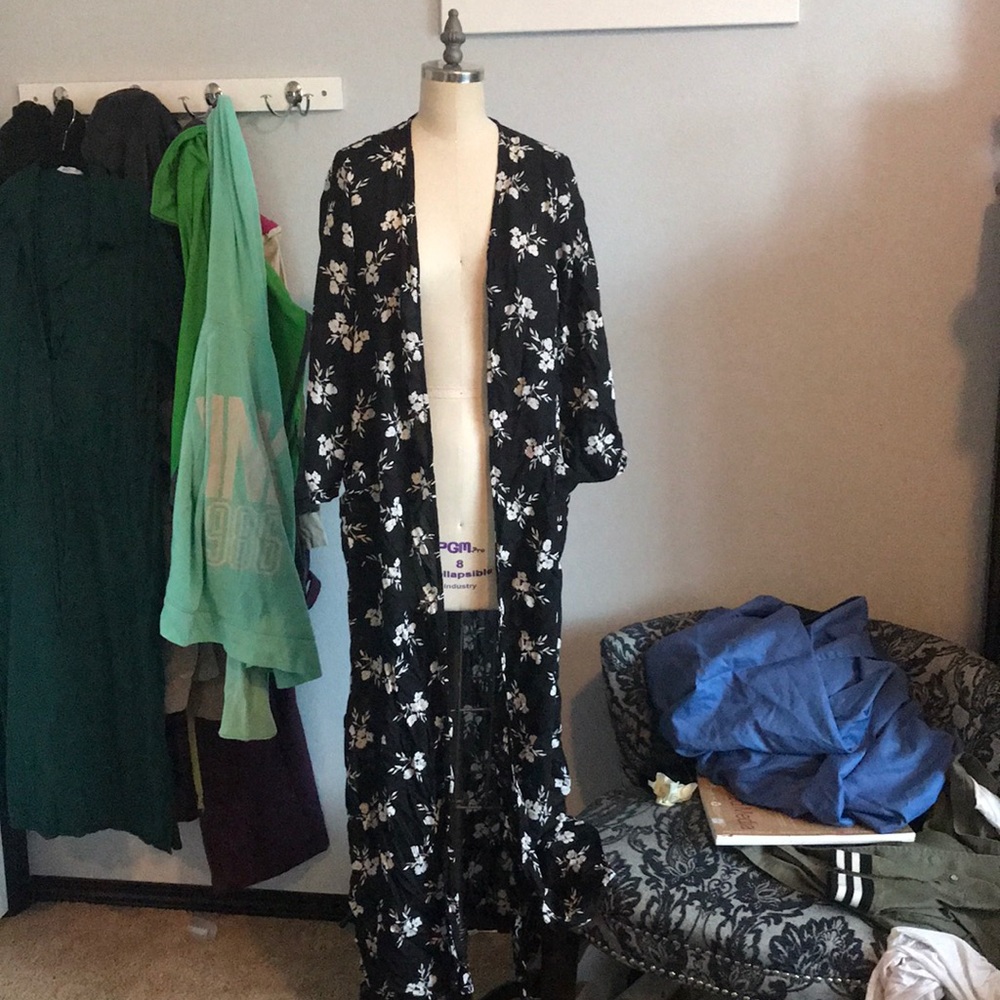 Black and white flora duster
