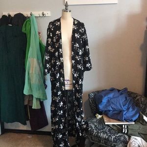 Black and white flora duster