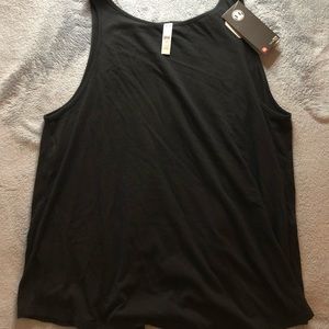 NEW🔥💯 Under Armour Run Back Show