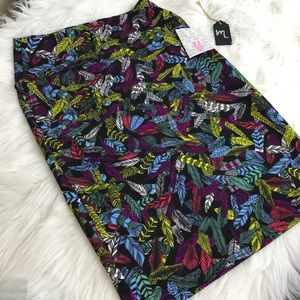 Lularoe Cassie Skirt Medium Feather ❤️ $40