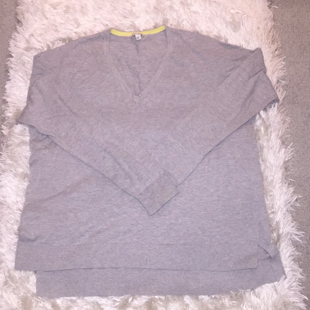 Gap basic v-neck lightweight sweater