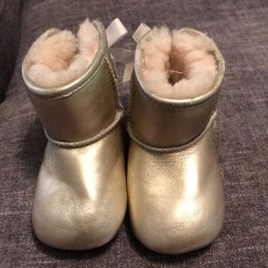 Ugg infant boot size 2/3