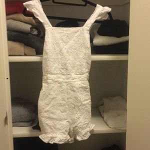 J.O.A. Ruffle Shoulder Eyelet Romper (White/S)