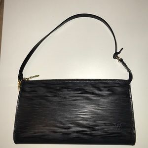 Louis Vuitton Epi leather pochette (Authentic)