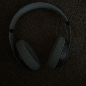 I am selling beat studio headphones.