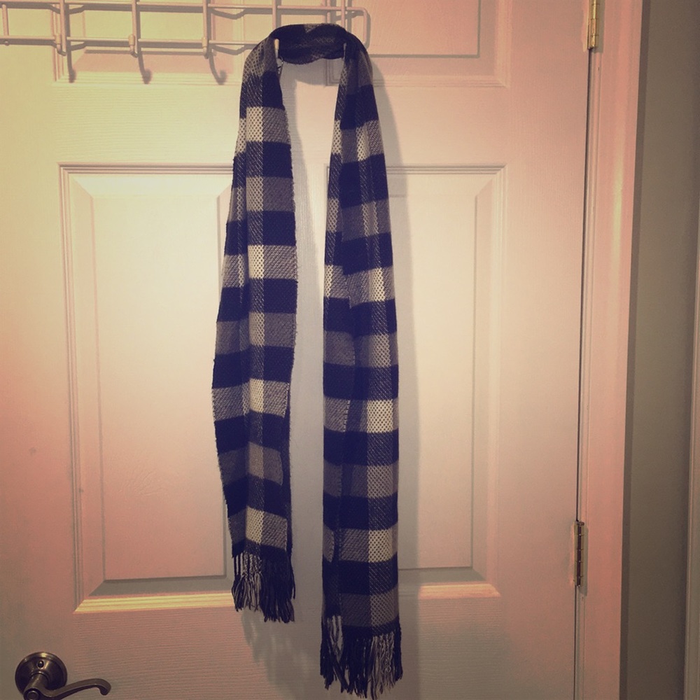 Brand New Black/Gray/White scarf