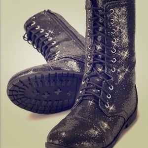 Combat boots, size 7