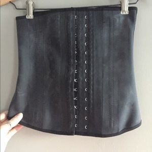 Ann Chery waist trainer size 34 med