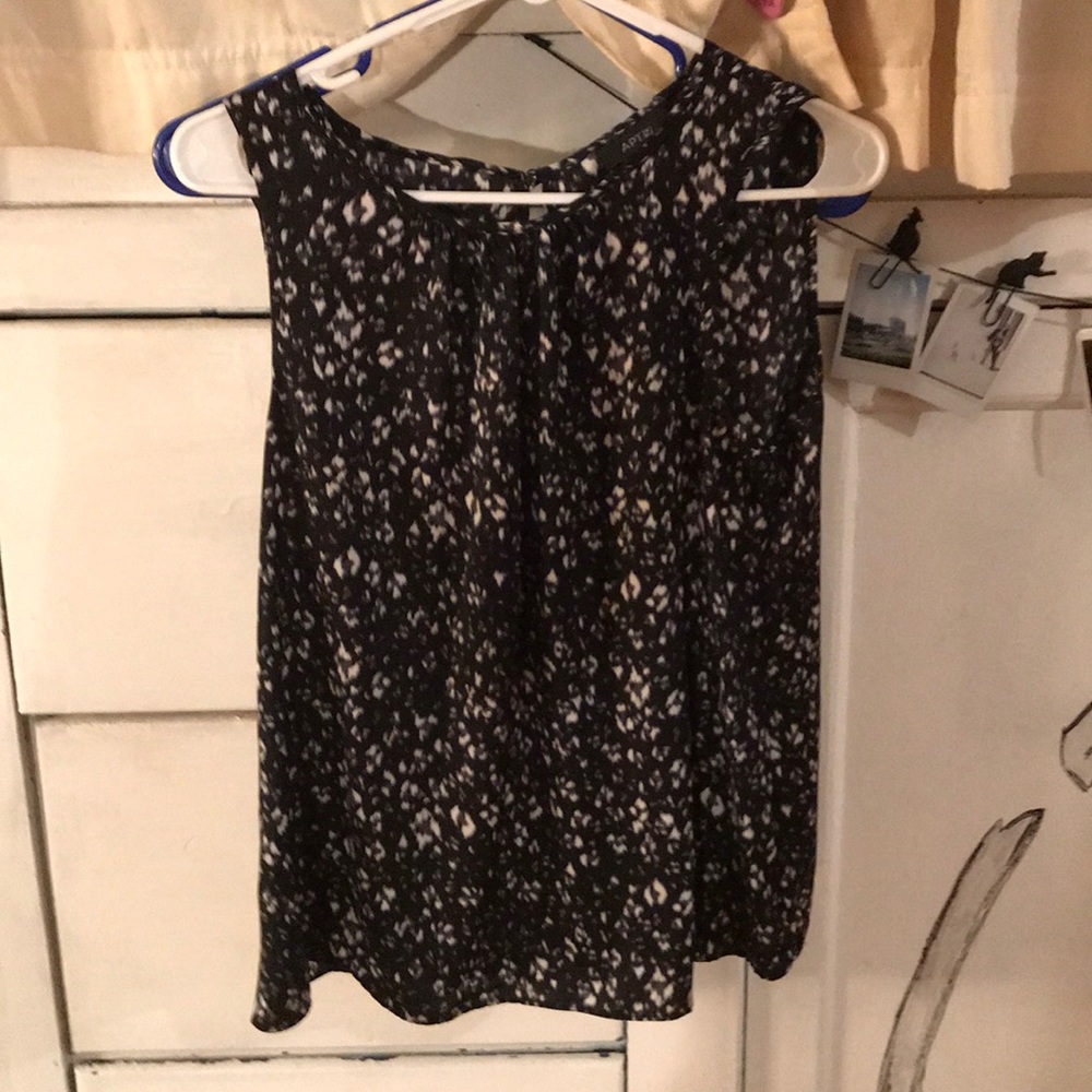 Sleeveless Black & White Patterned Blouse