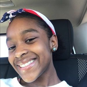 Meet your Posher, Devayah