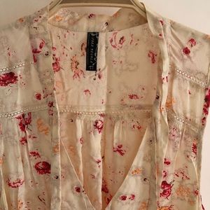 Free People floral blouse w/neck tie & lace detail