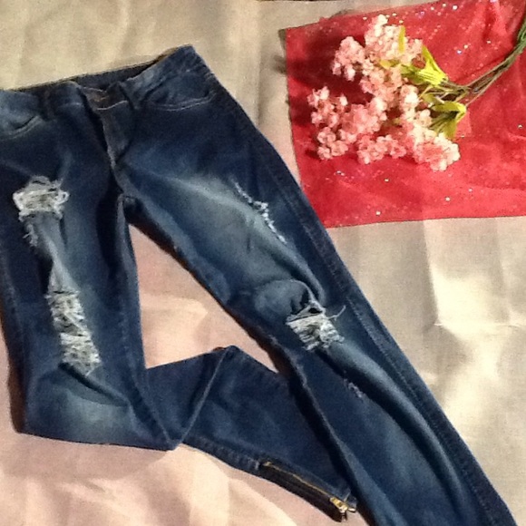 Blue jeans for a raggedy nite out! - Picture 1 of 4