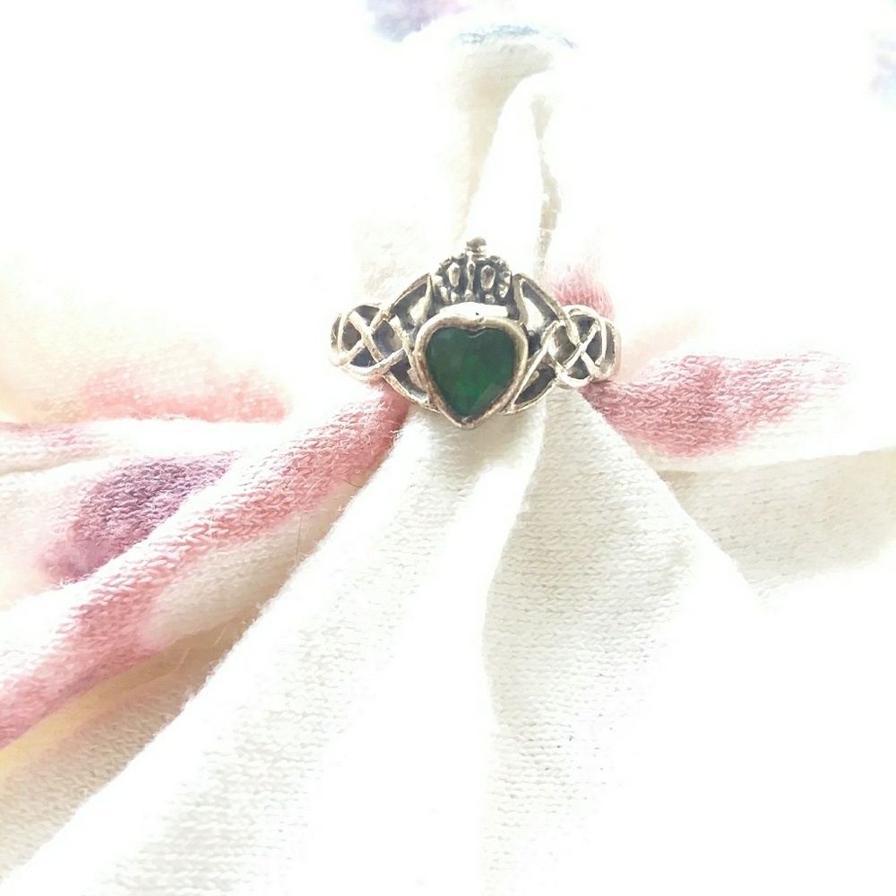 Sterling silver emerald Claddagh ring