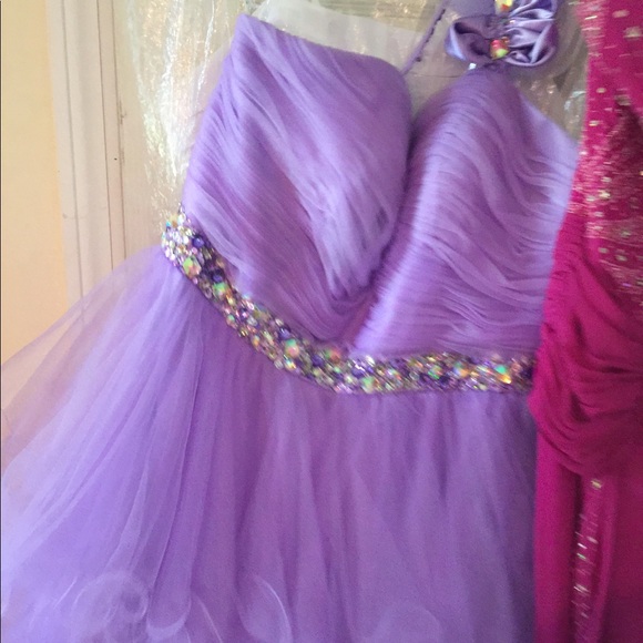 Gowns and dresses for less. - Picture 3 of 8