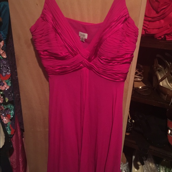 Gowns and dresses for less. - Picture 7 of 8