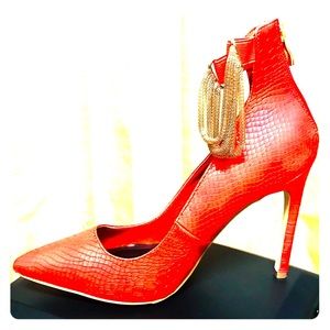 Faux snakeskin pumps