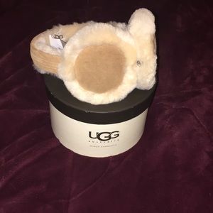 Ugg earmuffs with Aux cord.