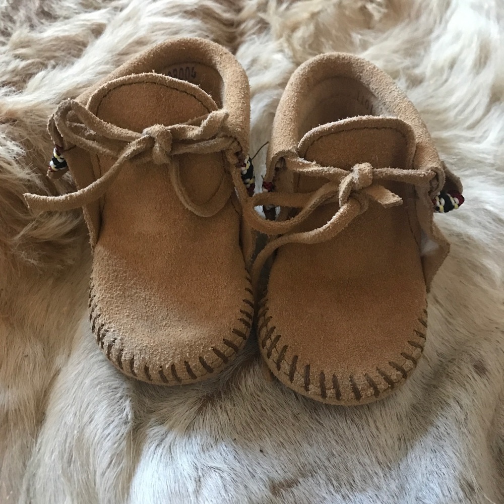 Like new size 3 Minnetonka moccasins.
