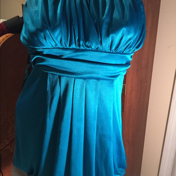 Dresses - Picture 1 of 8