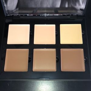 Anastasia Beverly Hills cream contour kit in light