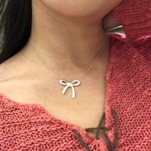 Dainty silver bow necklace (Tiffany&Co.)