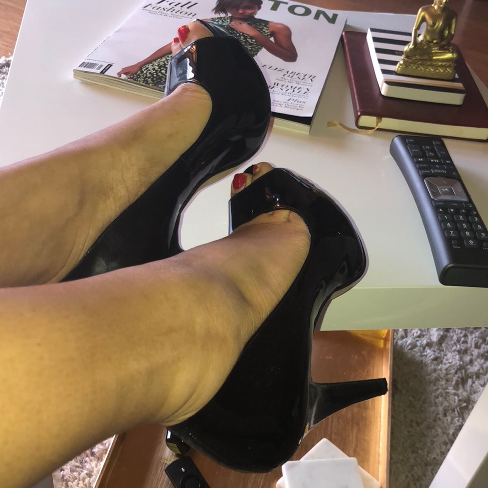Black Vince Camuto pumps