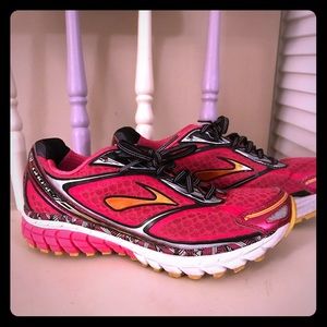 Pink Brooks tennis shoes!