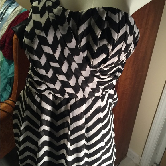 Short dresses - Picture 7 of 8