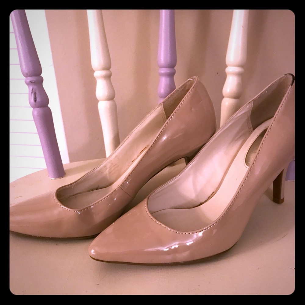 Nude pumps!