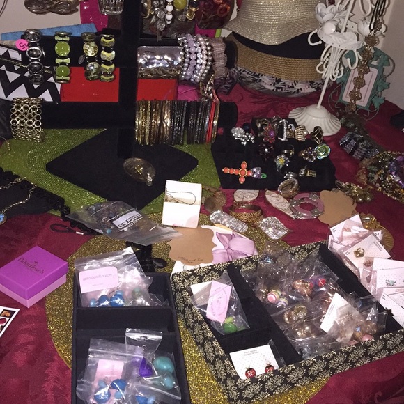 So much to list  clothing, shoes, bags👠👗👛👢 - Picture 2 of 8